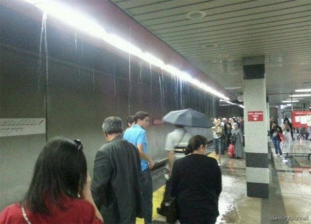 Ankara’da Batıkent Metro Durağını Su Bastı