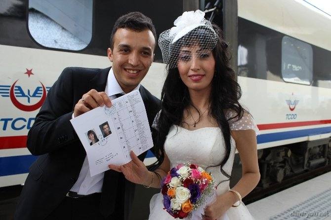 Yüksek Hızlı Trende Nikah