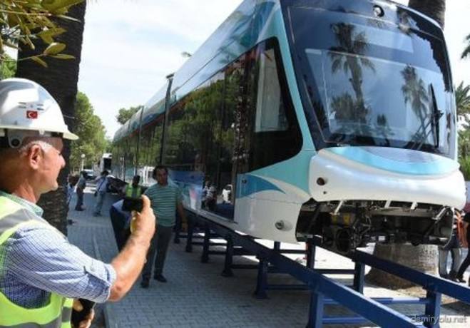 İzmirin Yeni Tramvayı Fuarda Görücüye Çıktı