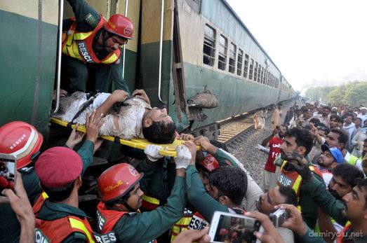 Pakistan’da Tren Kazası
