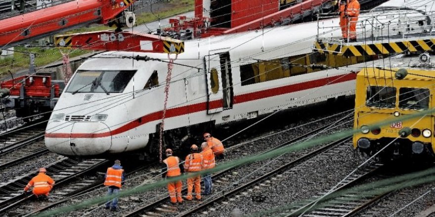 Hızlı Tren Raydan Çıktı
