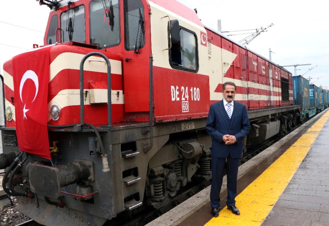 Bakü-Tiflis-Kars Hattındaki İlk Tren, Mersin’e 10 Saat Erken Ulaştı